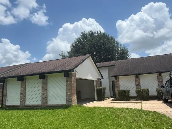 2106 Endicott Ln, Sugar Land, TX 77478