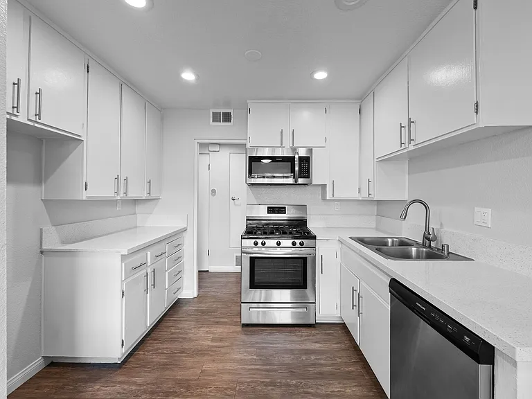 Pacific Palms Apartment Homes — Photo 20