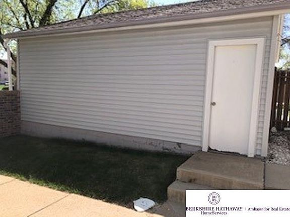 4th image of 7612 S 87th St