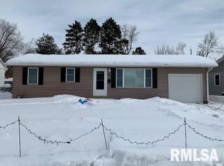 1015 N 12th St, Clinton, IA 52732