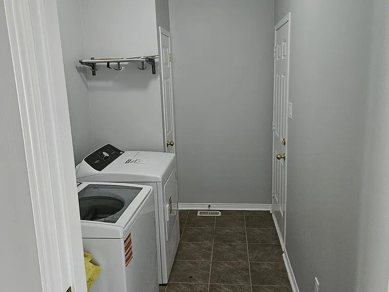 3 Kaufman Dr #UPPER — Photo 10