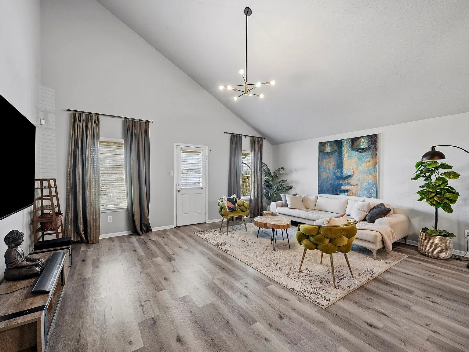 4 bed, 3.0 bath, 2753 sqft, $3,295 — Photo 2