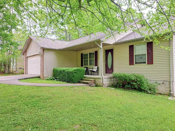 2040 Menasha Dr, Crossville, TN 38572