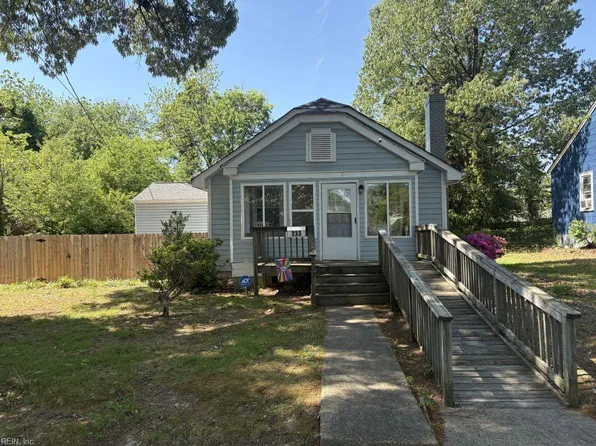 233 Pine Ave, Newport News, VA 23607