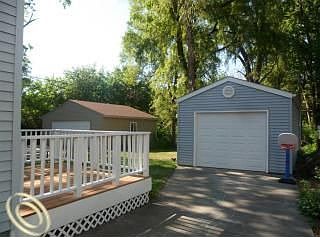 3rd image of 2395 Sunnyknoll Ave