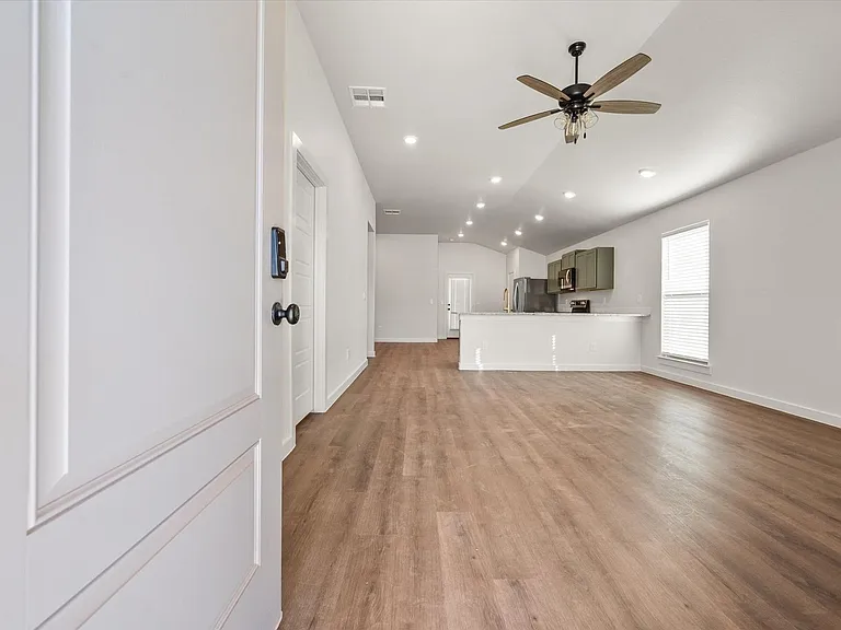 1204 Cottonwood Ave — Photo 4
