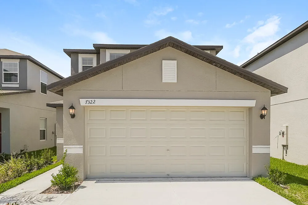 4 bed, 2.5 bath, 2074 sqft, $2,670 — Photo 1