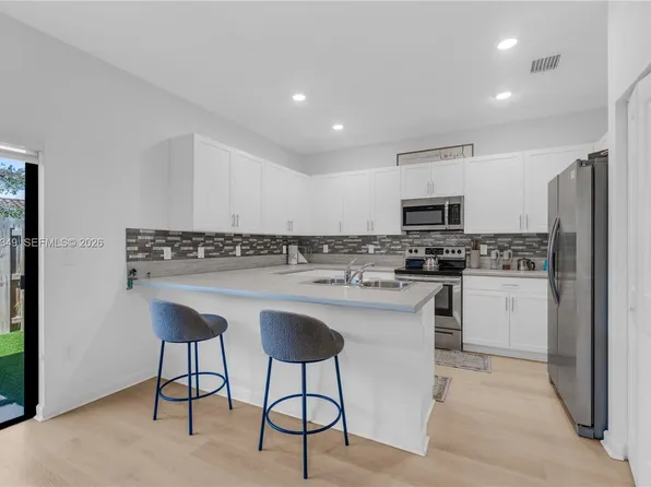 21068 NE 8th Ave, Miami, FL 33179