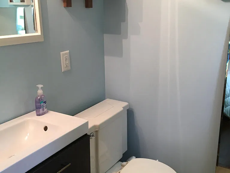533 Harvey St — Photo 9