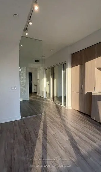 77 Shuter St #2015 — Photo 9