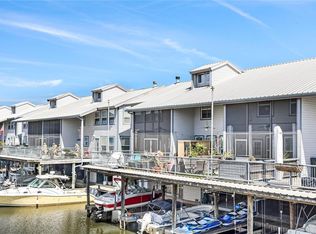 141 Highway 22 E APT F3, Madisonville, LA 70447
