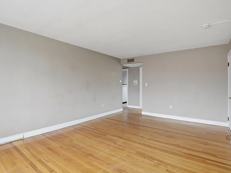 20 Ashland St #3L — Photo 1