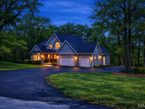 364 Whispering Forest Ln, Pacific, MO 63069