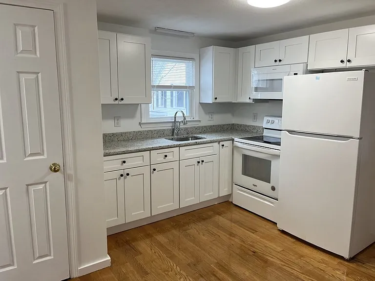 210-214 Middle St #D — Photo 3