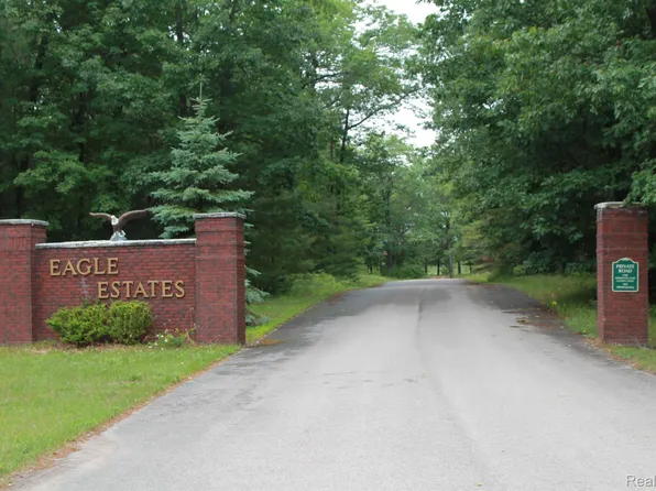 20 Eagle Dr, Oscoda, MI 48750