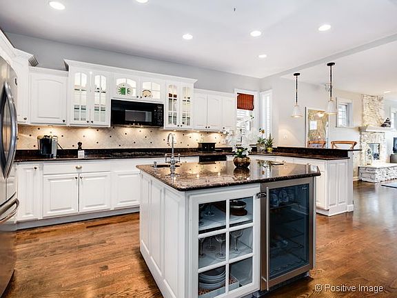 5th image of 3253 N Leavitt St #1