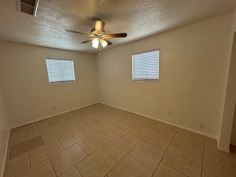 6 bed, 3.0 bath, 2269 sqft, $2,495 — Photo 23