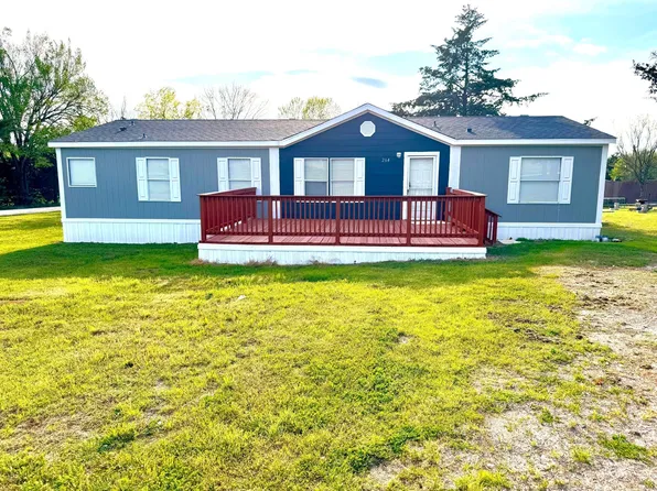 264 1st St, Gainesville, TX 76240