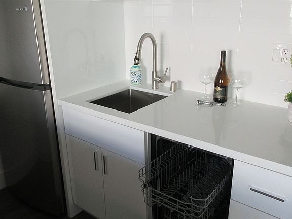 5th image of 201 Harrison St APT 506