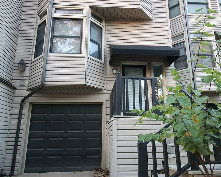 1225 S Lawton Ave — Photo 25