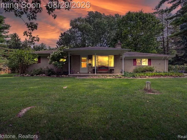 6995 Oak Hill Rd, Clarkston, MI 48348