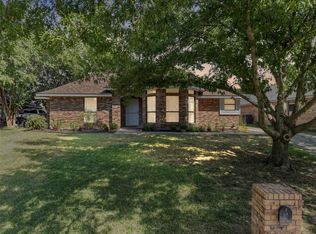 7332 Post Oak Dr, Fort Worth, TX 76182