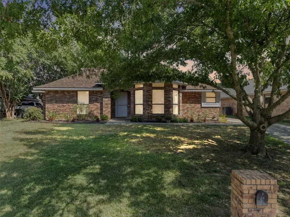 7332 Post Oak Dr, Fort Worth, TX 76182