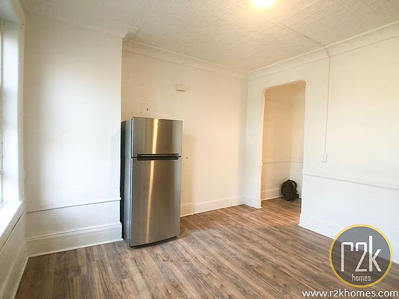 2nd image of 2571 23rd St APT 2L