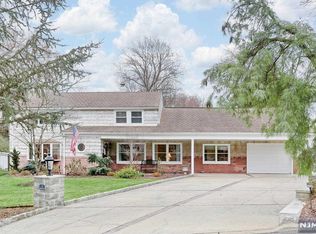 4 Roberts Rd, Montvale, NJ 07645