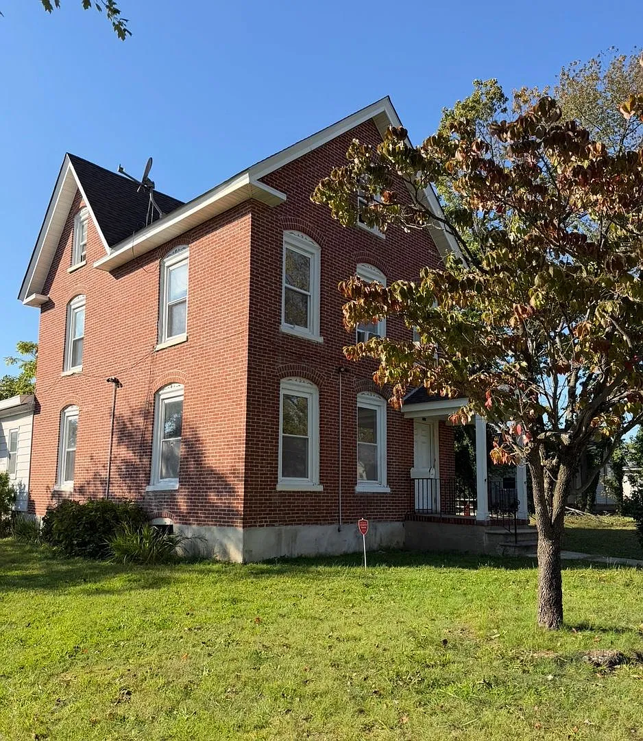 218 South East Ave — Photo 1