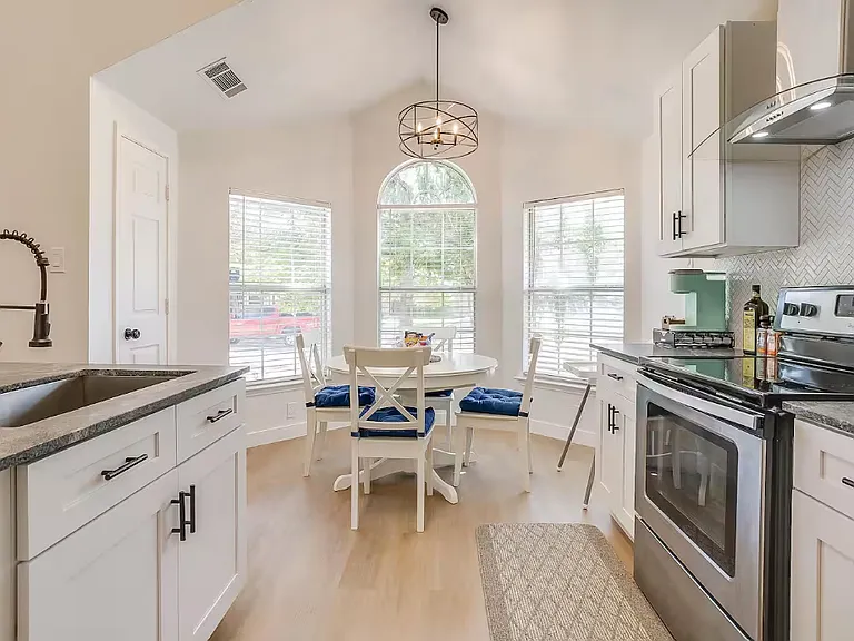 7851 Maiden Ln — Photo 29