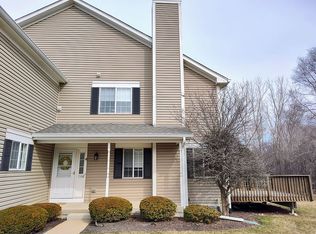 1532 Hickory Rd, Woodstock, IL 60098