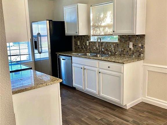 4th image of 1301 Fox Creek Dr
