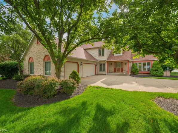 2317 Indianpath Dr, Westlake, OH 44145