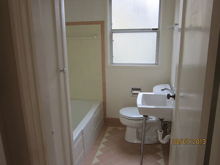 890 Willow St — Photo 3