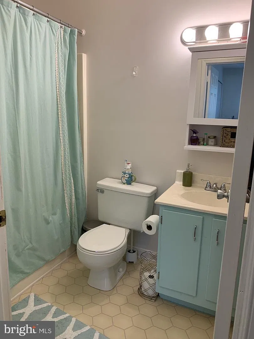 4 bed, 3.5 bath, 2475 sqft, $3,650 — Photo 4