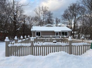 9851 Deerwood Dr, Tobyhanna, PA 18466