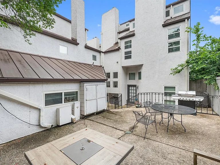 1500 Woodlawn Blvd #11 — Photo 30