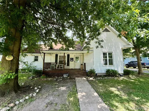 307 E Water St, Wellsville, MO 63384