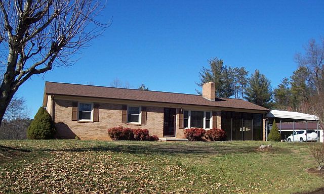 1st image of 371 Cottontail Ln