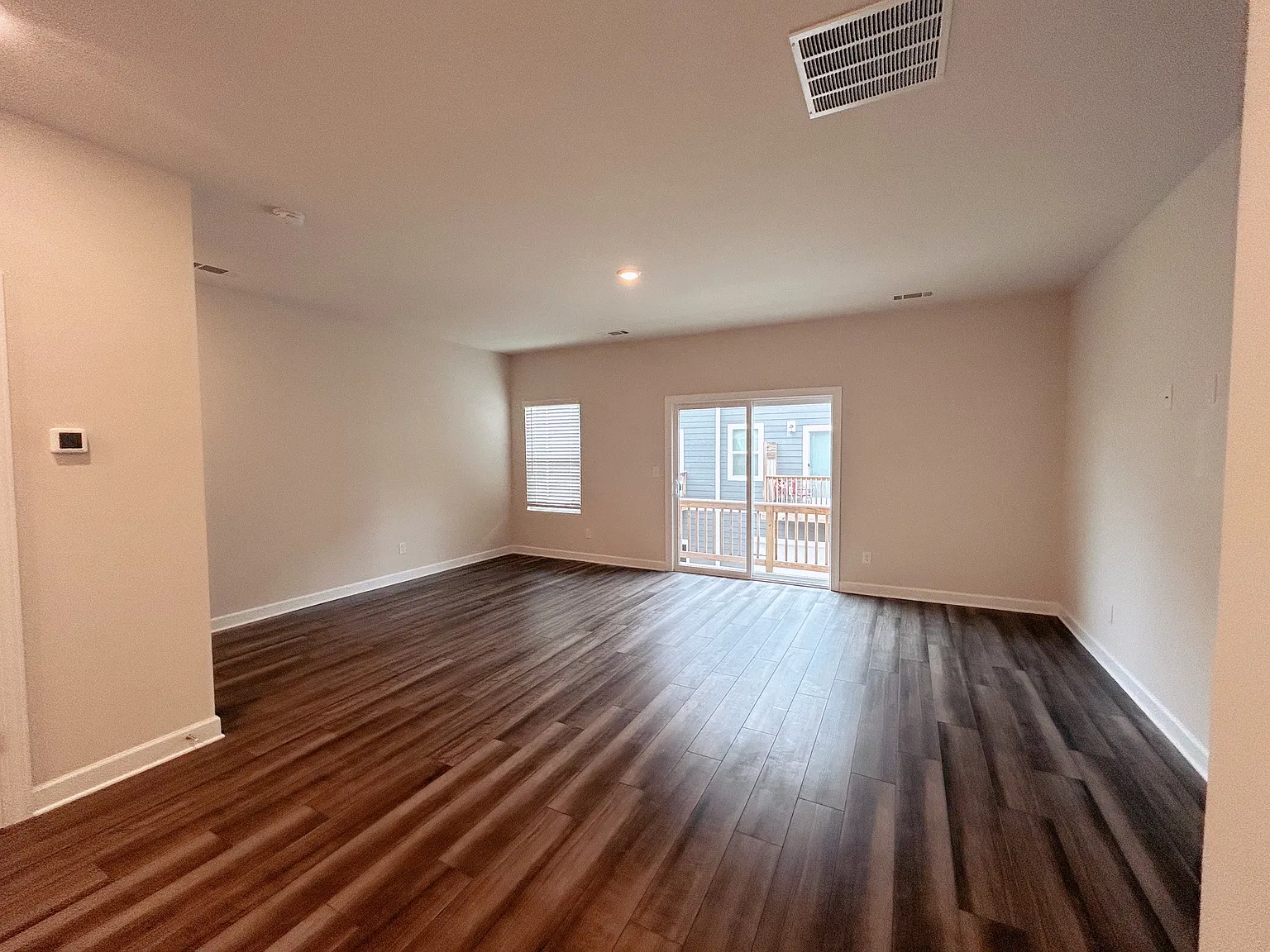4 bed, 2003 sqft, $2,235 — Photo 3