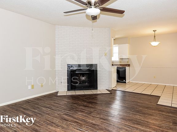 3rd image of 14912 Oakwood Ln