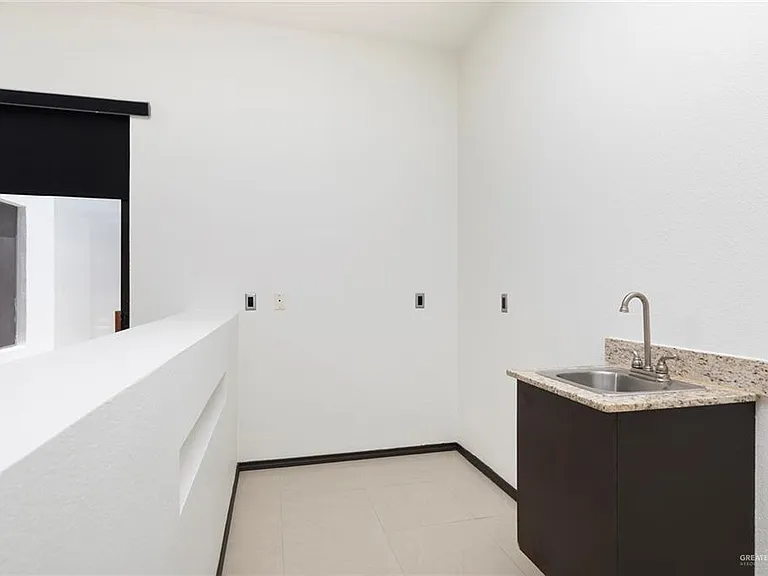 2037 S 45th St — Photo 23