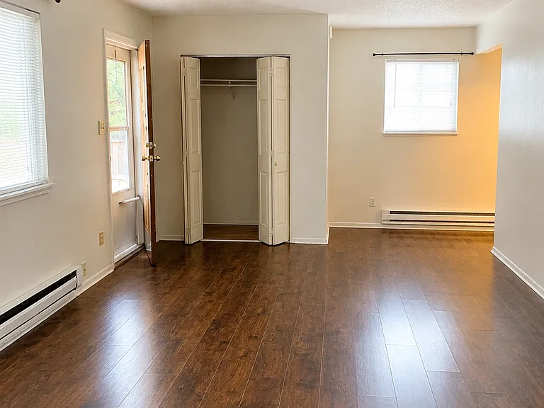 914B Oak Ave — Photo 3