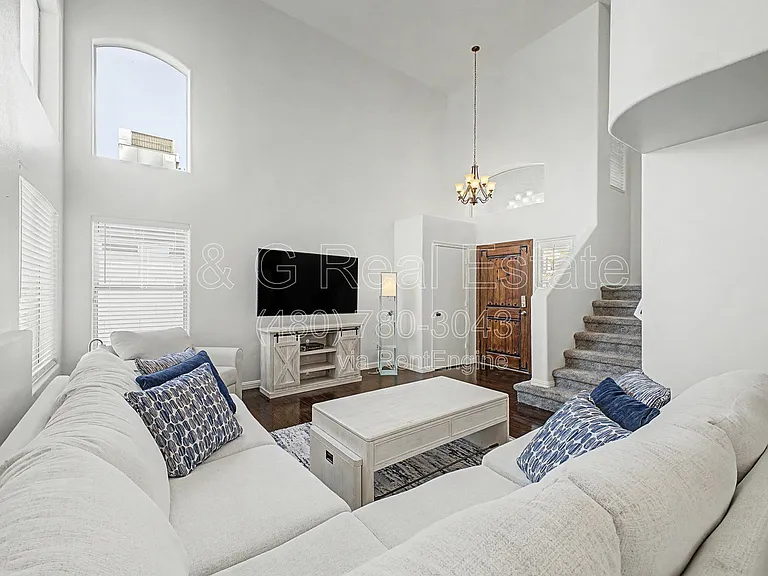 3910 E Rosemonte Dr — Photo 4