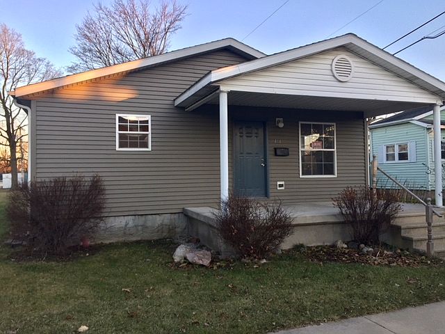 1st image of 414 N 1st St