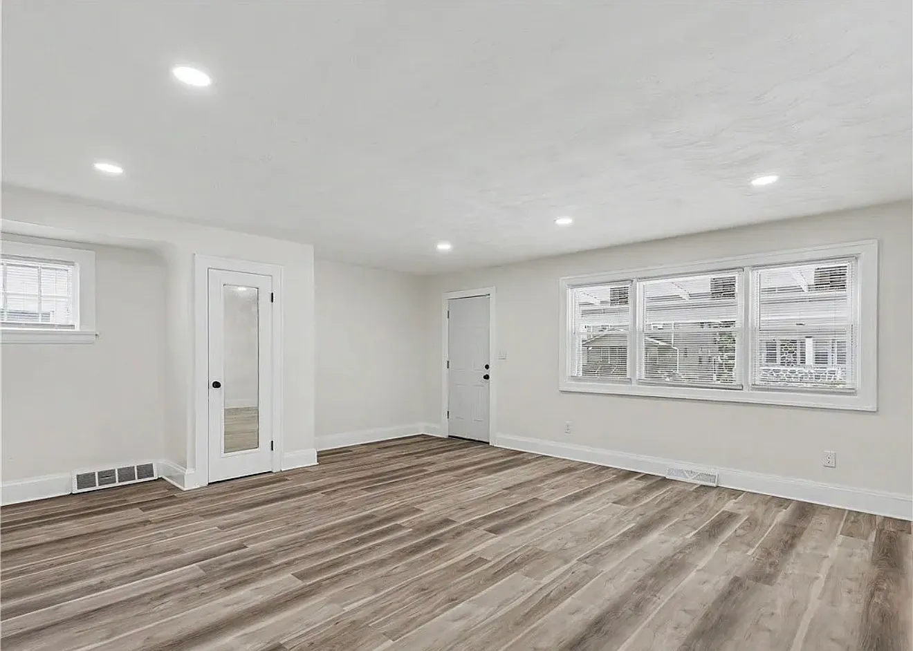 4 bed, 1298 sqft, $1,450 — Photo 4