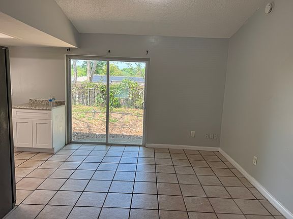 4th image of 6207 Chinaberry Dr