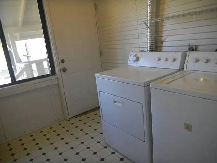 Laundry Room/View Balcony