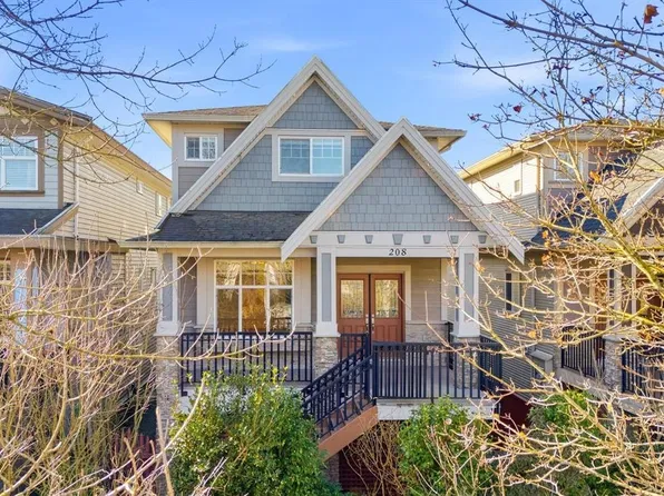 208 Hume St, New Westminster, BC V3M 5N5